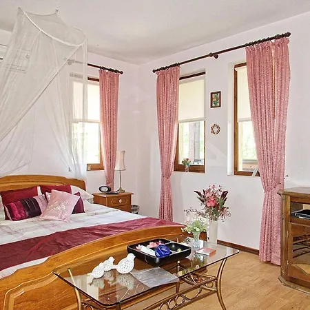 Paradise 4*